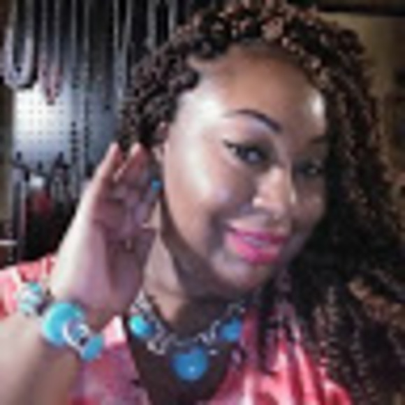 Meet your Posher, Ronnetra - Picture 1 of 1